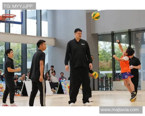 豪雅姚明携手共创篮球传奇展现运动与时尚完美结合的魅力之旅